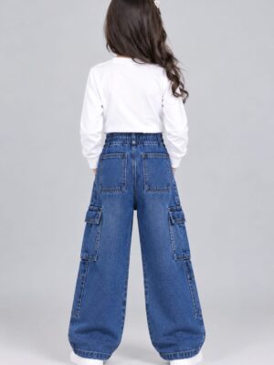 MID BLUE GIRLS CARGO JEANS .